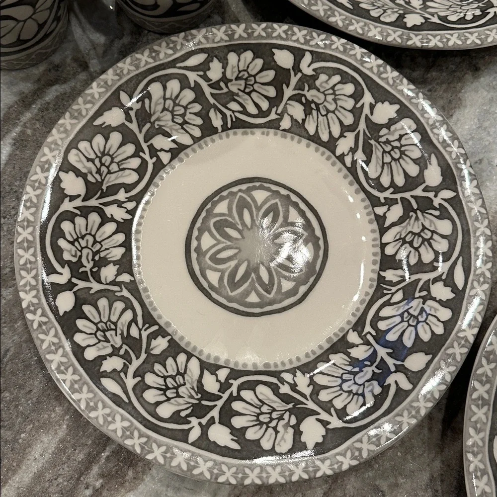 Pier 1 Porcelain “Moana” Floral Dinnerware Set - 4 Dinner Plates 4 Mugs Gray